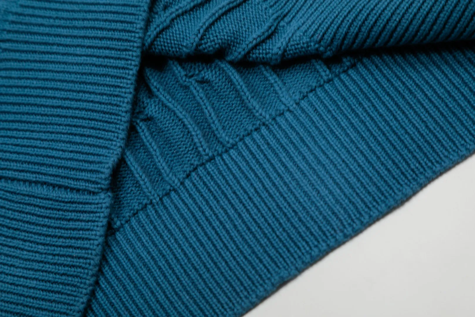 🅿️186 "Top quality" Style number: DS062# (not off the shelves all year round) [Ralph Lauren men's POLO lapel solid color pony embroidered logo knitted short sleeves] ✅Ralph Lauren Ralph Lauren classic basic lapel POLO men's all-season knitted short sleeves ✅Main supplier platform live broadcast Wholesale entity Replacement when out of stock Not off the shelf ✅ZP quality 1:1 version Scan the code to enter the GF website Counter quality ✅Details and quality are the only one in Guangzhou. Imported quality cotton yarn, focusing on high-end, cost-effective. Needless to say good quality. ✅The version restores the original version. The maximum size can be worn up to 200 pounds. Loose, comfortable and stress-free. ✅The upper body is simple and easy to match. A must-have for men. Good-looking clothes are never picky. A must-have for men's wardrobe. Size: S-XL. Color: Black, White, Gray, Khaki, Navy Blue, Gentleman's Lake Blue.
